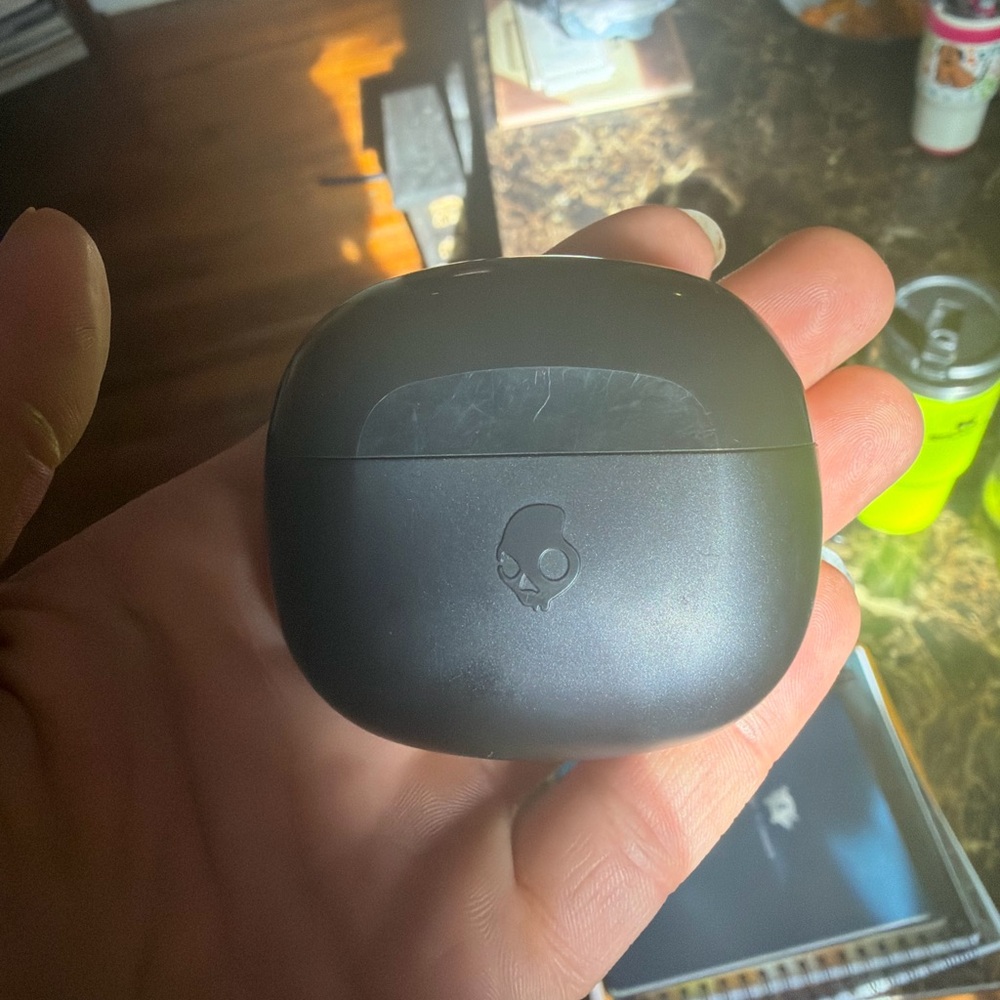 Skullcandy Matte Black Earbuds AND Case
